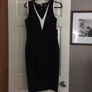 Vince Camuto bodycon sheath with exposes zipper